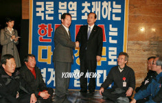 김근태 전 당의장 단식농성장에 장영달 원내대표 방문