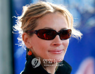 줄리아 로버츠, 한국계 감독 영화 출연