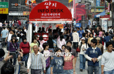 영화팬으로 붐비는 피프 광장
