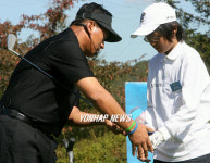 최경주 선수 어린이 골퍼 지도