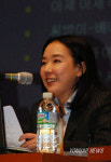 주제발표 나선 영화배우 강수연씨
