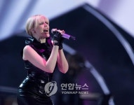 카일리 미노그, 프랑스 배우와 결혼