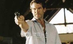 배우 브로스넌, 나이들어도 섹시한 남자 1위