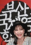 부산 찾은 배우 안나 카리나