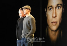 아카데미 최다후보 ‘벤자민 버튼…’ 日 기자회견
