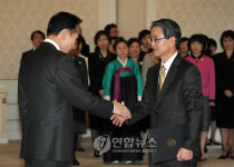 이 대통령, 김병권 주아르헨티나대사에 신임장 수여