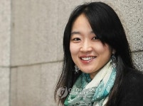 영화 제작자의 길걷는 소설가 김훈의 딸