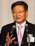 개회사 하는 신현택 회장
