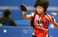 공 넘기는 이현