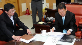 이광재 첫 출근.."희망 만드는 도구되겠다"