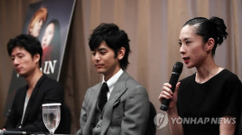 간담회 갖는 배우 후카츠 에리