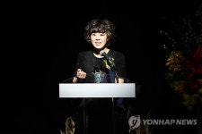 동아연극상 신인연기상을 수상한 배보람 배우