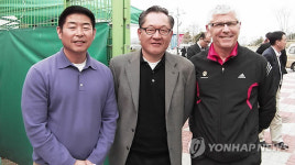 주니어대회 참관한 조동길 회장과 이보 반 아켄