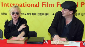 <카메라뉴스> 핸드 프린팅하는 `삼인삼색