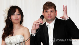 임성민, 마이클 엉거 교수 부인되다