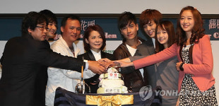 축하케이크 자르는