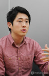 스티븐 연 "연기 잘해 인종 벽 뛰어넘고파"