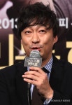 질문에 답하는 이성민