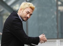 배우 데이비드 맥기니스