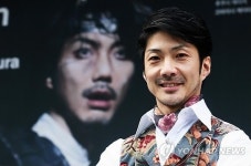 일본 연출가 겸 배우 노무라 만사이