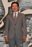 포즈 취하는 이정길