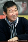 인터뷰하는 정의신