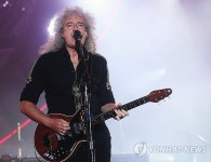 멋진 무대 선보이는 브라이언 메이