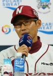 포부 밝히는 염 감독