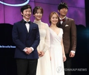 애슐리와 멜라니 역을 맡은 배우들