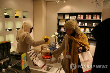 한국도자기리빙 방문한 프린세스 노라 교수진