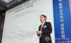 강연하는 장세진 교수