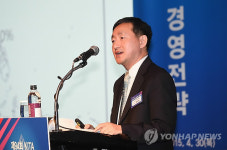 강연하는 장세진 교수