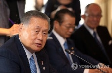 인사말하는 모리 요시로 일본 전 총리