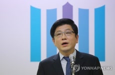 방위사업비리 중간 수사결과 발표하는 김기동 검사장