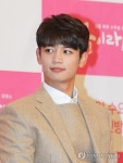 질문 받는 최민호