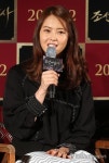 답하는 고아라