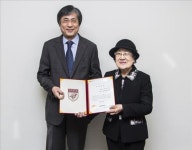 "후학위해 써달라" 고려대 81세 老교수 5천만원 기부