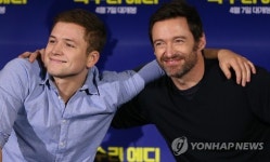 포즈 취하는 영화