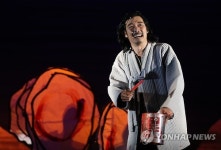 열연 펼치는 윤정섭