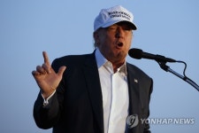 에미상 무대서도 화제는 美대선…배우들, 트럼프에