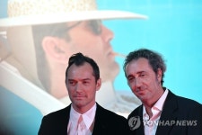 伊 영화감독 소렌티노 "16살 때 마라도나가 내 목숨 살렸다"