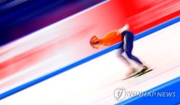 속도로 타오르는 듯 질주하는 뷔스트