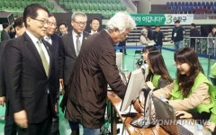 국민의당 경선 투표 참여한 강신성일 전 의원