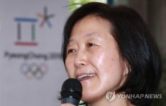 인사말 하는 김미경 교수
