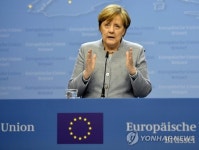 메르켈 "佛 대선서 마크롱이 이기면 좋겠다"