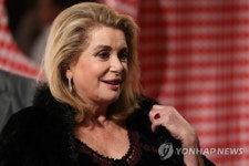드뇌브 등 "남자들에 대한 공격 과도해" 글 후폭풍에 시끌