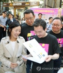 청년 스타트업 축제 방문한 김용범