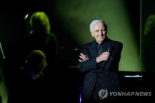 대표적 샹송 가수 샤를 아즈나부르 94세로 별세