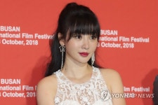 류옌, 질문에 귀쫑긋