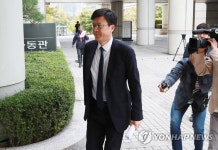 법정 향하는 김종근 변호사